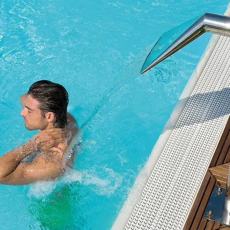 Otel Grande Baia & 4*